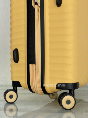 Чемодан Snowball 05103 - средний размер - желтый