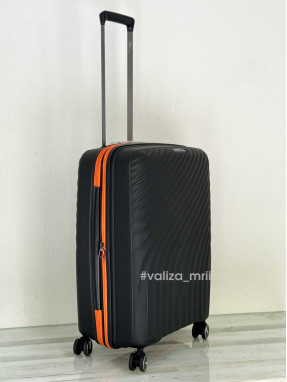 Валіза з поліпропілену - середній розмір - V&V Travel 8026 - чорний