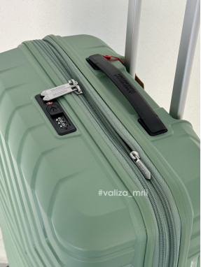 Валіза American Tourister Flytwist - середній розмір - зелений