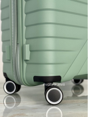 Чемодан American Tourister Flytwist - большой размер - зеленый