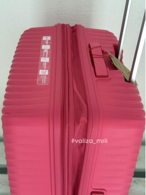 Чемодан American Tourister Diablast - средний размер - кораловый