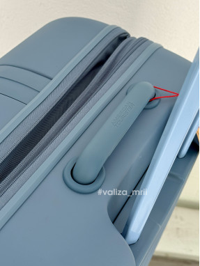 Валіза American Tourister Neovibe - середній розмір - синій