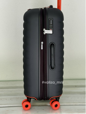 Валіза American Tourister Neovibe - середній розмір - чорний