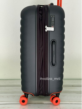 Валіза American Tourister Neovibe - середній розмір - чорний