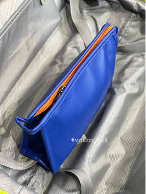 Яскрава косметичка – синій