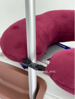 Велюровая дорожная подушка - бордо